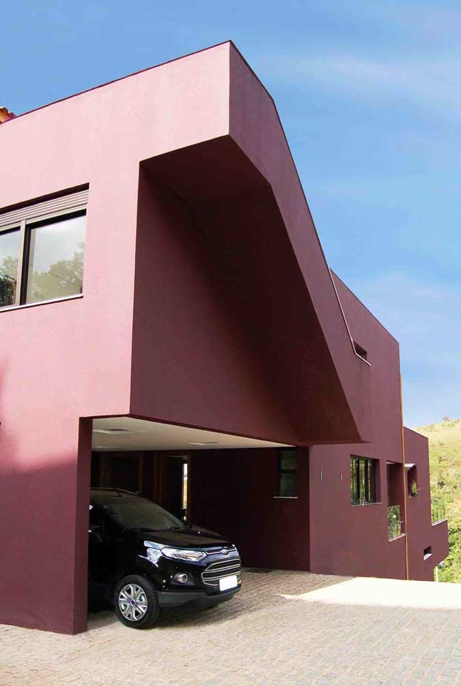Une belle combinaison entre le ton terreux de la peinture et l'architecture moderne de la maison.