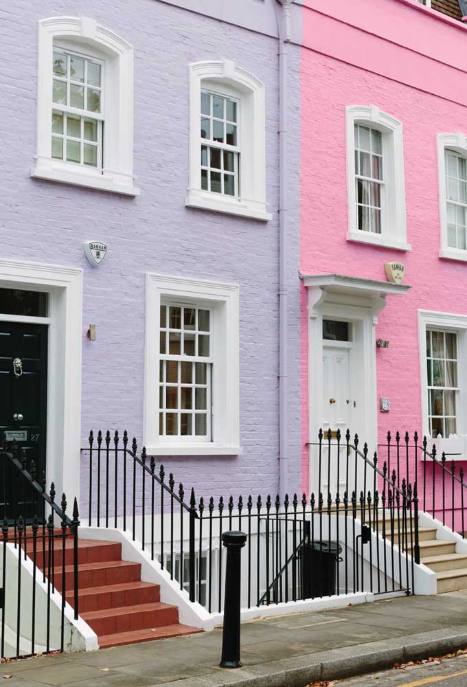 Un quartier coloré. Parlez à votre voisin, vous pouvez peut-être faire correspondre une combinaison de couleurs à la peinture des maisons?