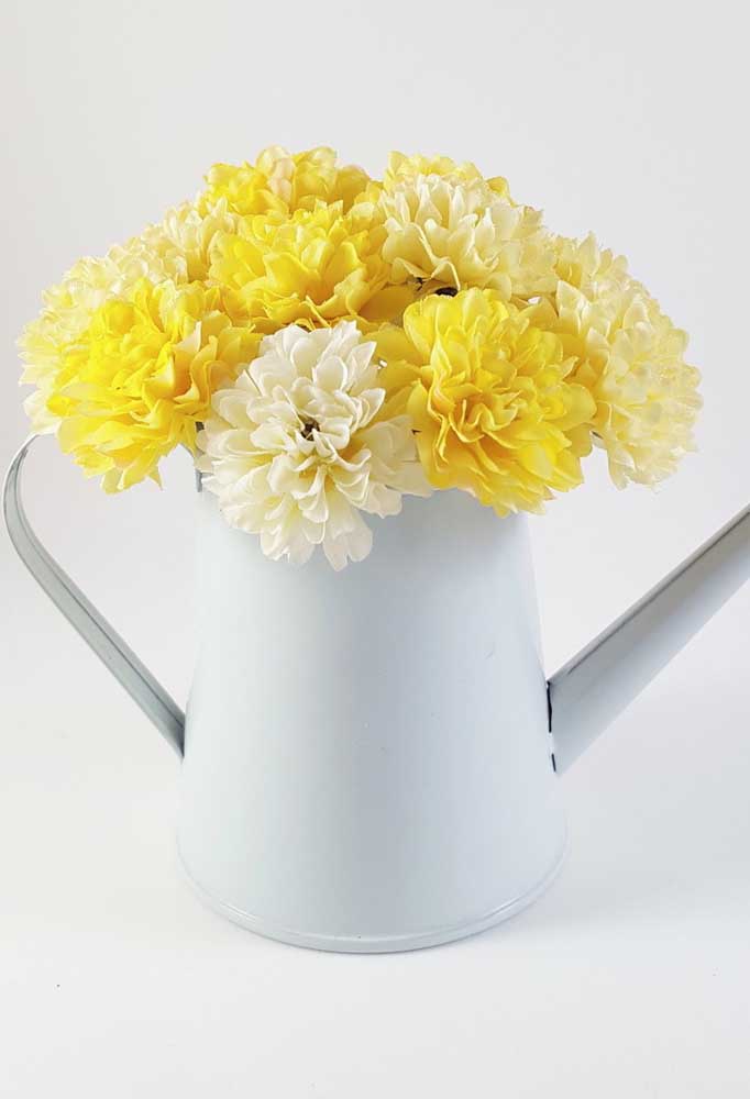 Un arrangement simple, mais au-delà doux et délicat. Tout environnement crée un nouveau souffle avec de délicates fleurs d'oeillets jaunes