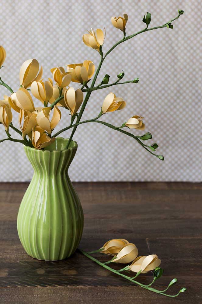 Et que pensez-vous d'un arrangement avec des freesias papier? Super longue durée!