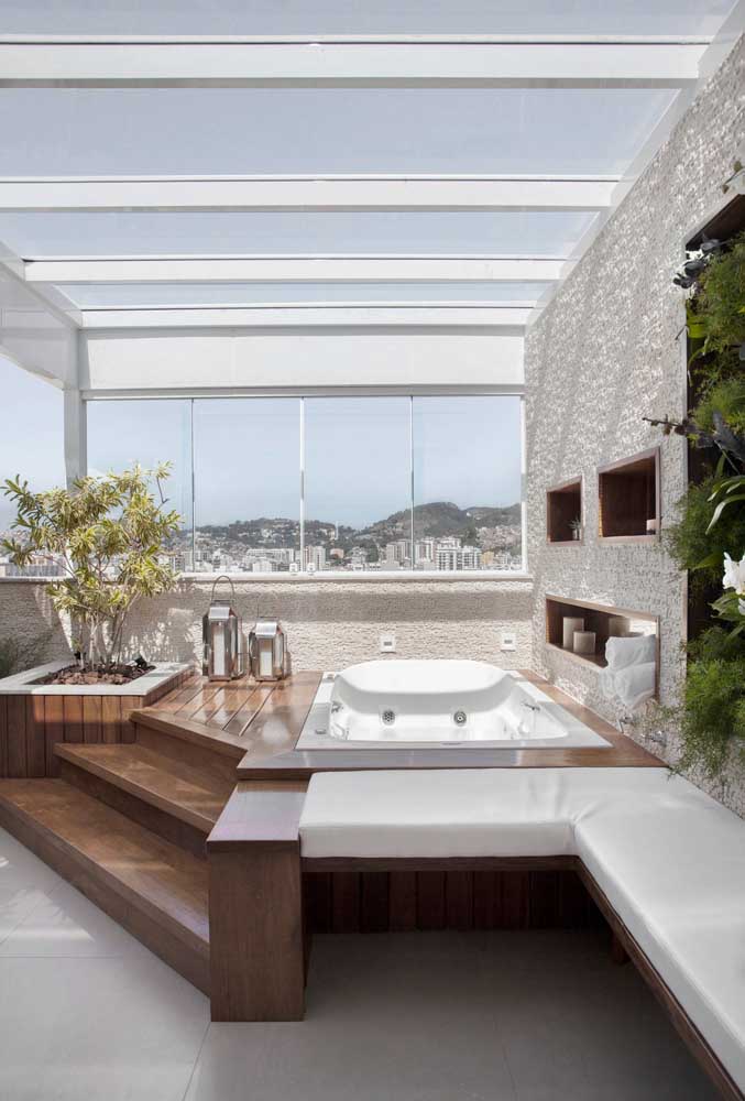 Terrasse couverte avec bain à remous, vous en voulez plus?
