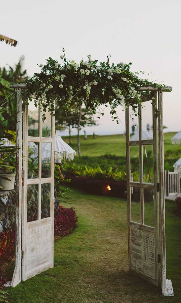 Petite tonnelle décorative pour la fête de mariage