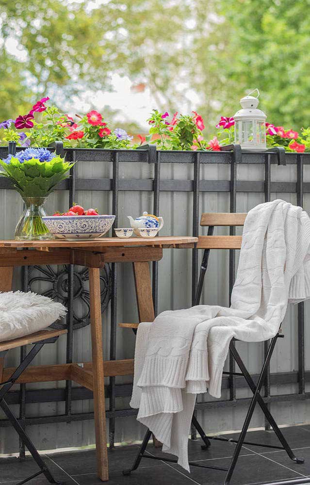 Les moments de détente et de repos s'améliorent beaucoup en compagnie de belles fleurs de pétunia.