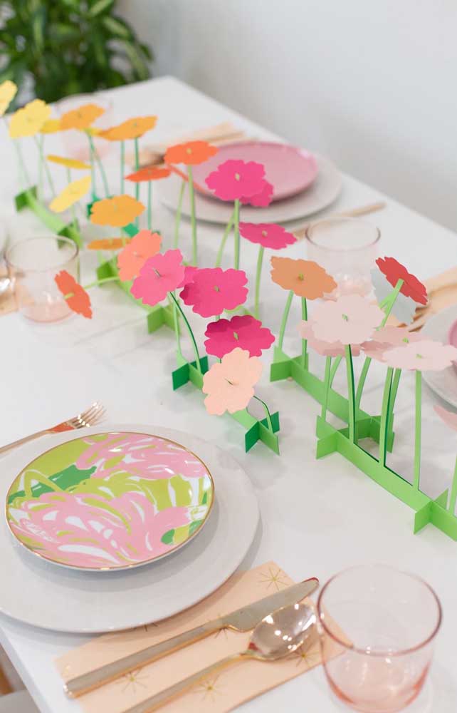 Pétunias en papier pour décorer la table de fête, un autre excellent conseil de décoration florale