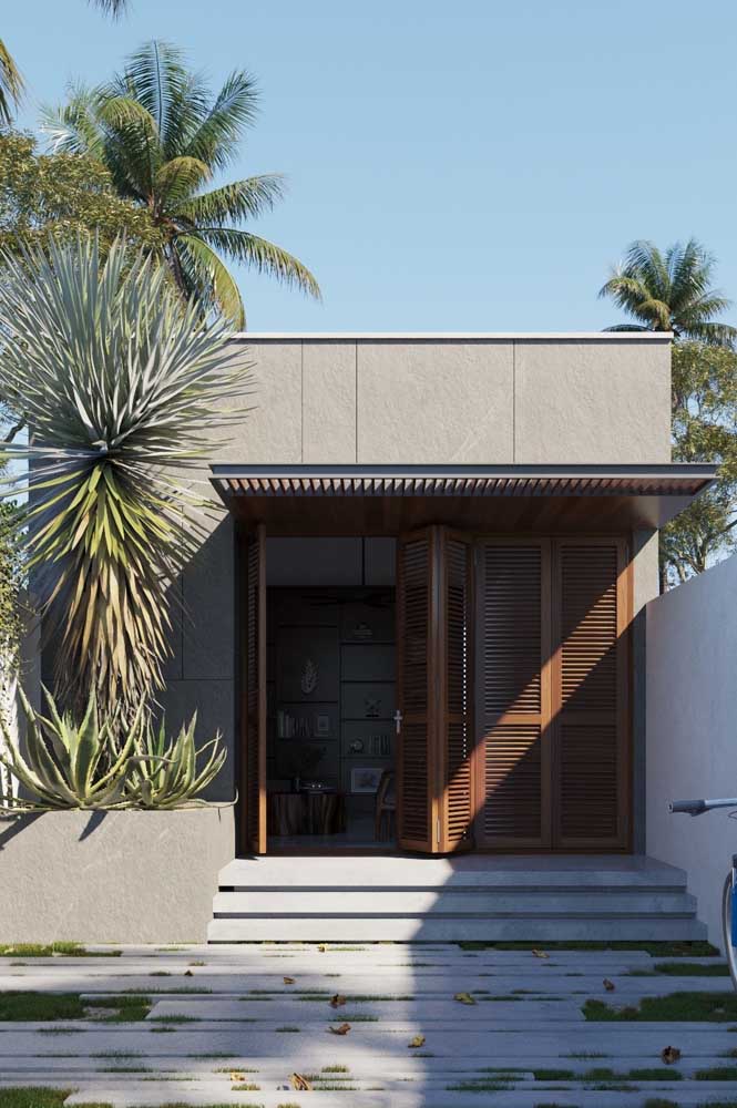 Façade d'une petite maison en maçonnerie finie en béton naturel