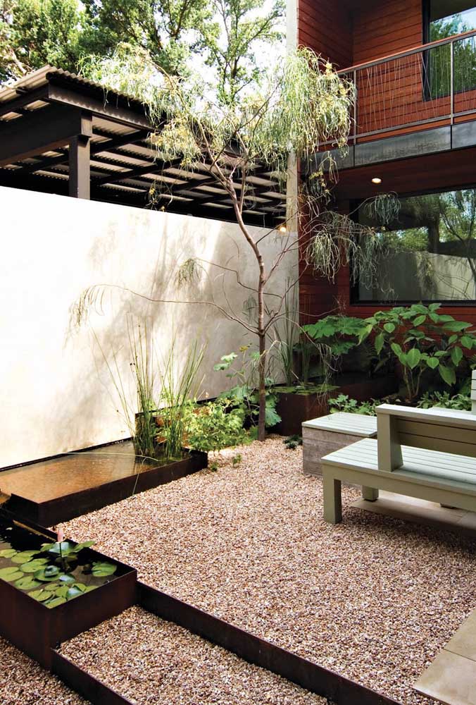 Pour aménager un jardin zen vous n'avez pas besoin de grand chose, choisissez simplement avec soin les éléments qui feront partie du projet