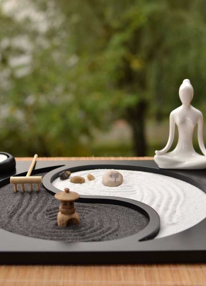Jardin Zen miniature: parfait pour se détendre après une journée de travail; laissez l'esprit couler tout en déplaçant le sable